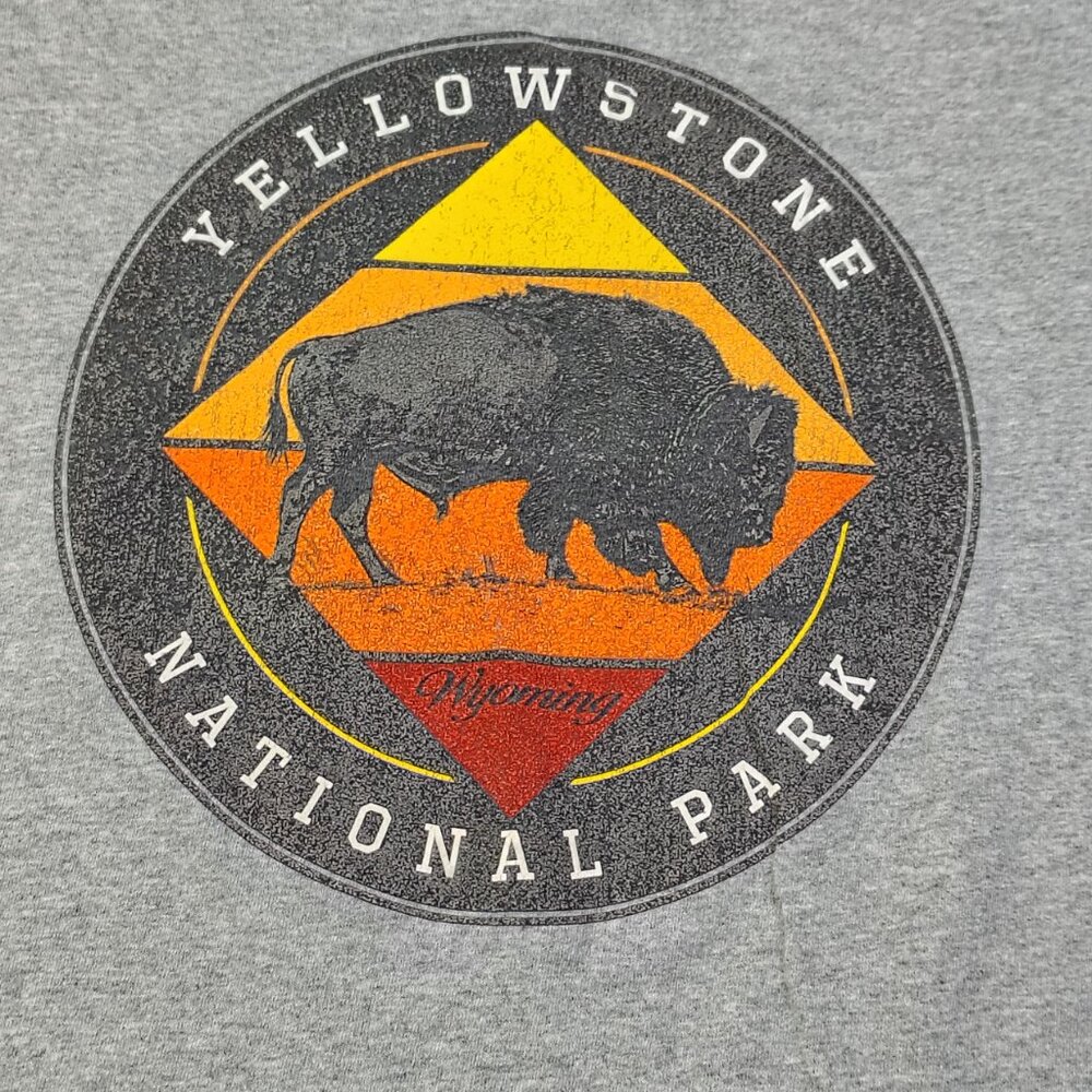 Yellowstone National Park T-Shirt Size Medium Grey Round Buffalo Logo‎ - Picture 3 of 10